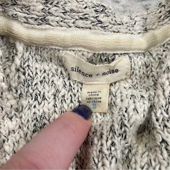 Silence & Noise Heathered Grey Full Zip Sweater - Picture 6 of 9